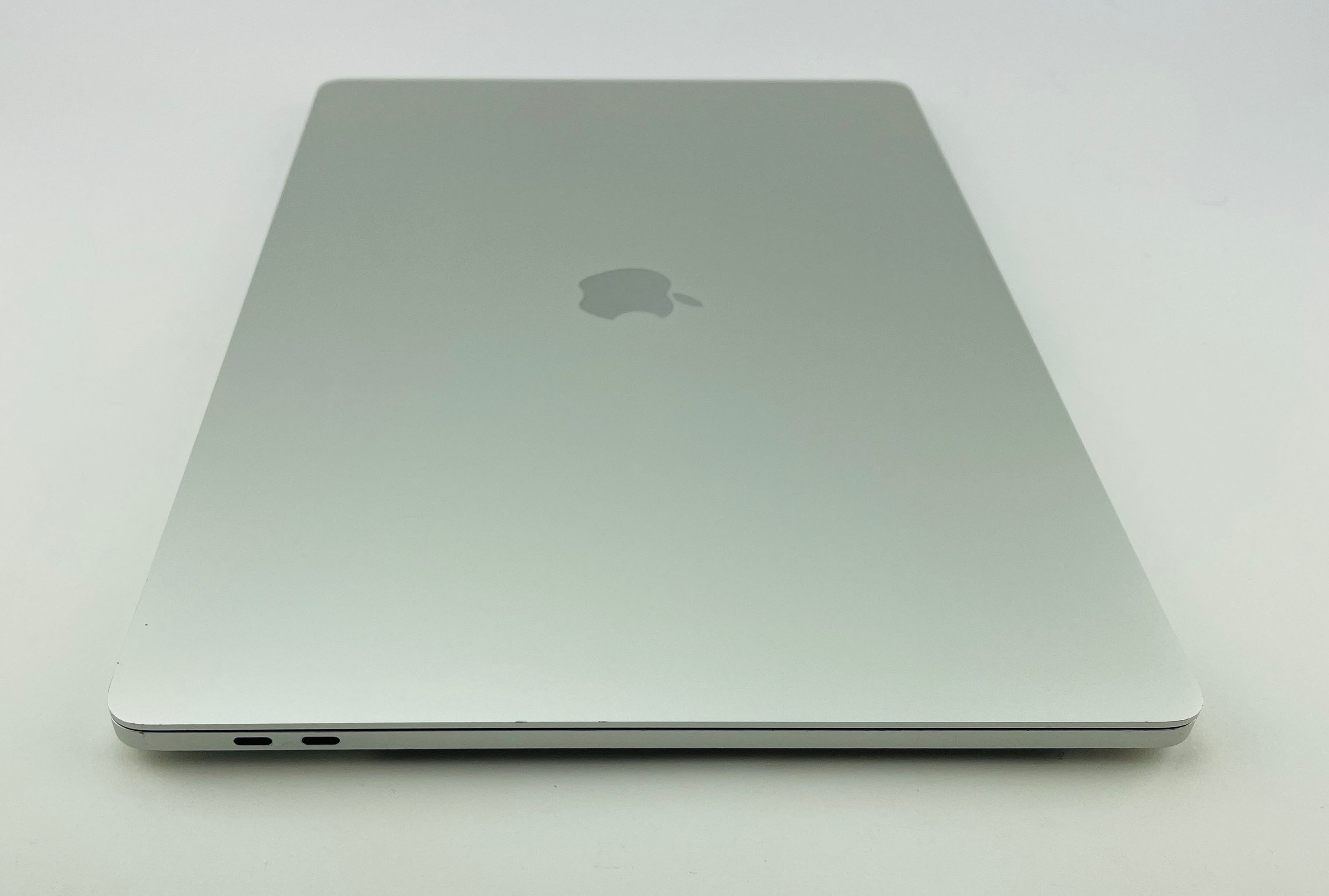 Apple MacBook Pro 16" (2019) Touch Bar i9 2,4 GHz - Silber