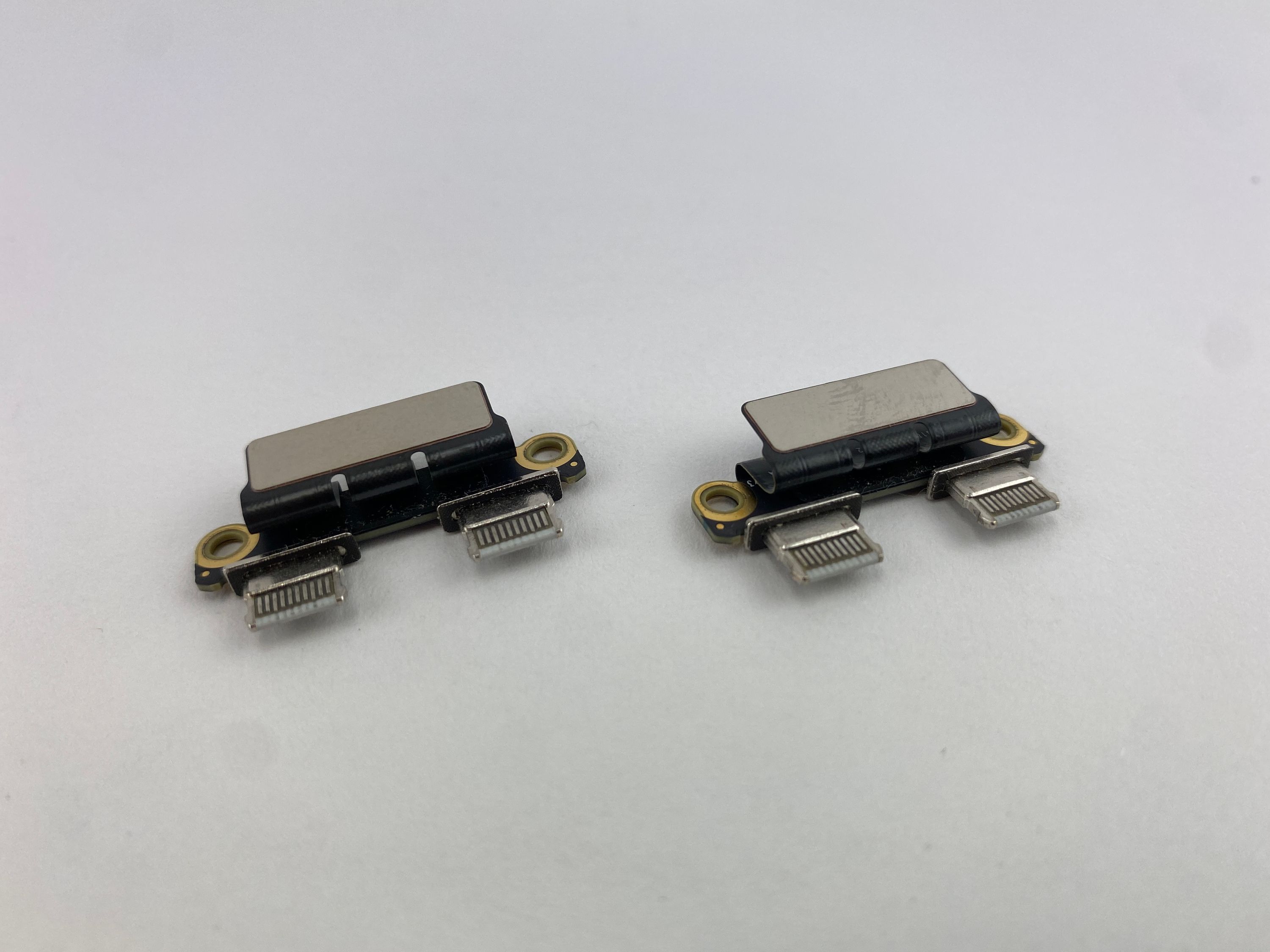Apple A1989 A1990 2018 2019 USB-C Thunderbolt 3 Schnittstelle R+L