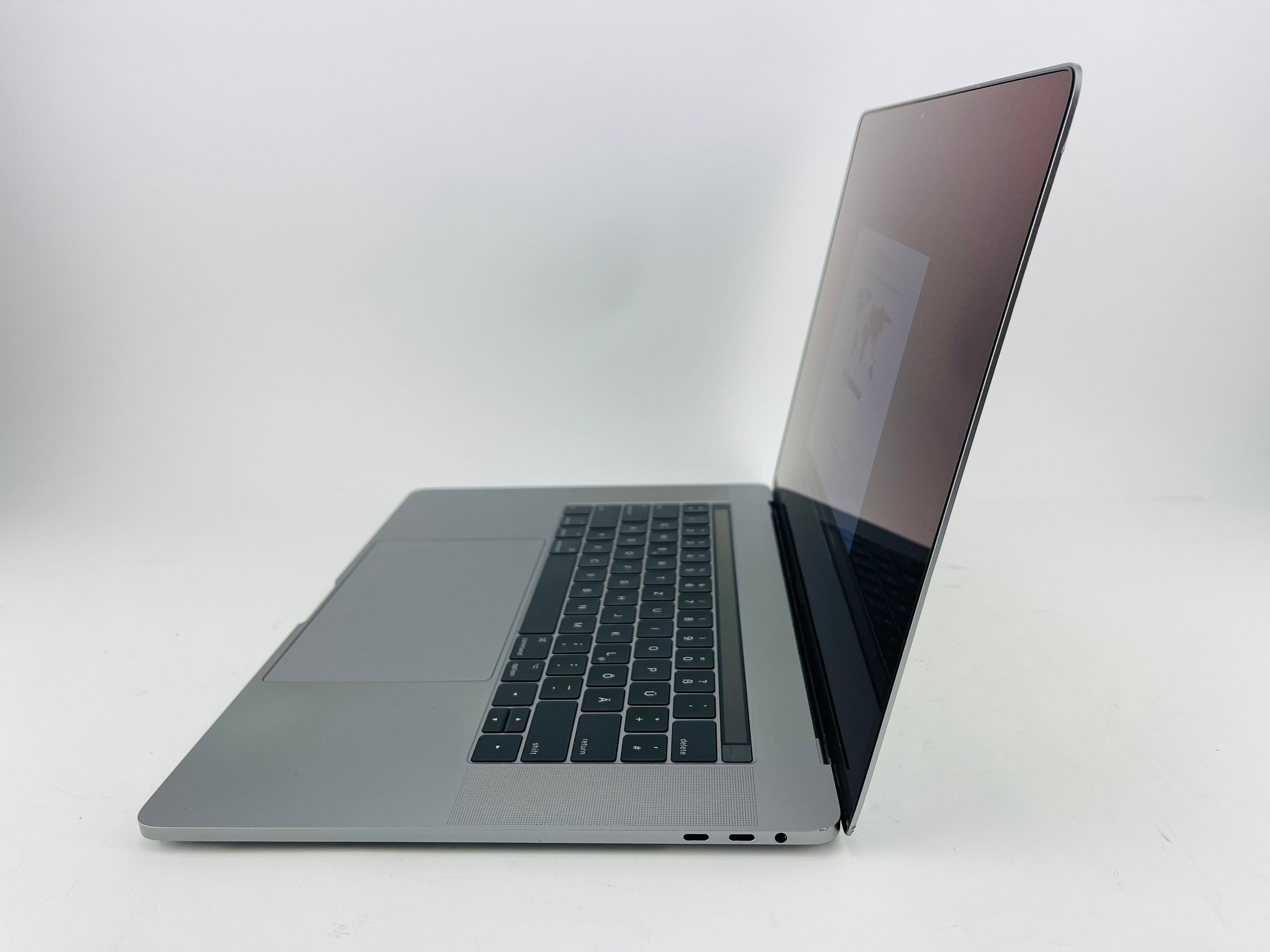 Apple MacBook Pro 15" (2017) Touch Bar i7 3,1 GHz - Space Grau
